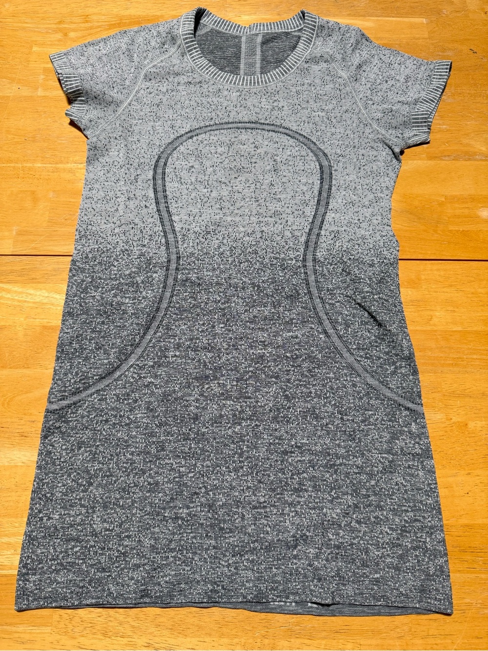 Lululemon Short Sleeve Swiftly Grey Ombré Size 4